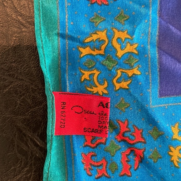 Oscar de la Renta 100% silk scarf, VINTAGE - Picture 2 of 5